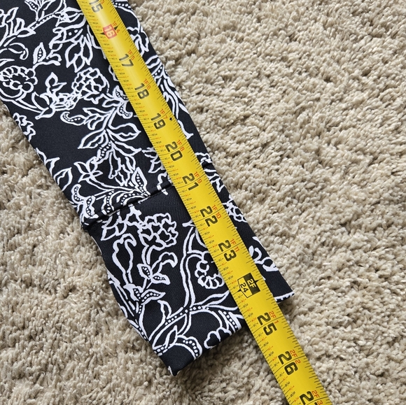 Tommy Bahama Active Top Womens S Full Zip Black White Floral - Picture 11 of 11